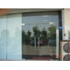 天津益德玻璃门厂，专业定做安装玻璃隔断，玻璃感应门价