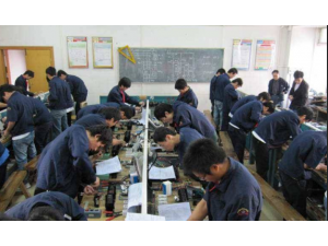 办理电焊工本，电焊工培训取证复审学校