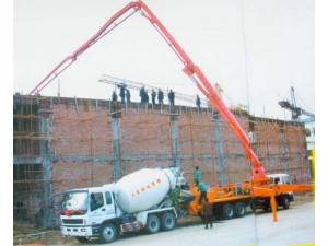 山东鸿达建工集团混凝土臂架输送泵车