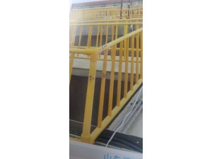 玻璃钢公路铁路防护栏抗压度强颜色醒目以黄色为主易安装厂家直供