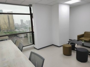精装修 配置新桌椅 配套空调宽带创业型办公室仅需399元/月