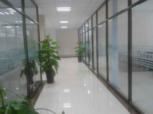 深圳厂房装修，厂房办公室设计装修，办公室玻璃隔断