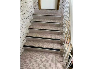 西安楼梯踏步防滑条安装成品图