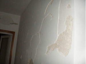旧房翻新发现抹面砂浆强度差墙面掉沙的补救办法