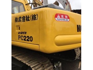 日本卡特，小松挖掘机前十优点天津报关行进口挖掘机资料