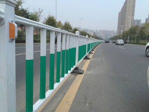 河北护栏厂家供应道路交通隔离护栏京式护栏黄金护栏