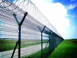 河北围网厂家供应机场钢筋围界网钢丝网围栏Y型立柱护栏网